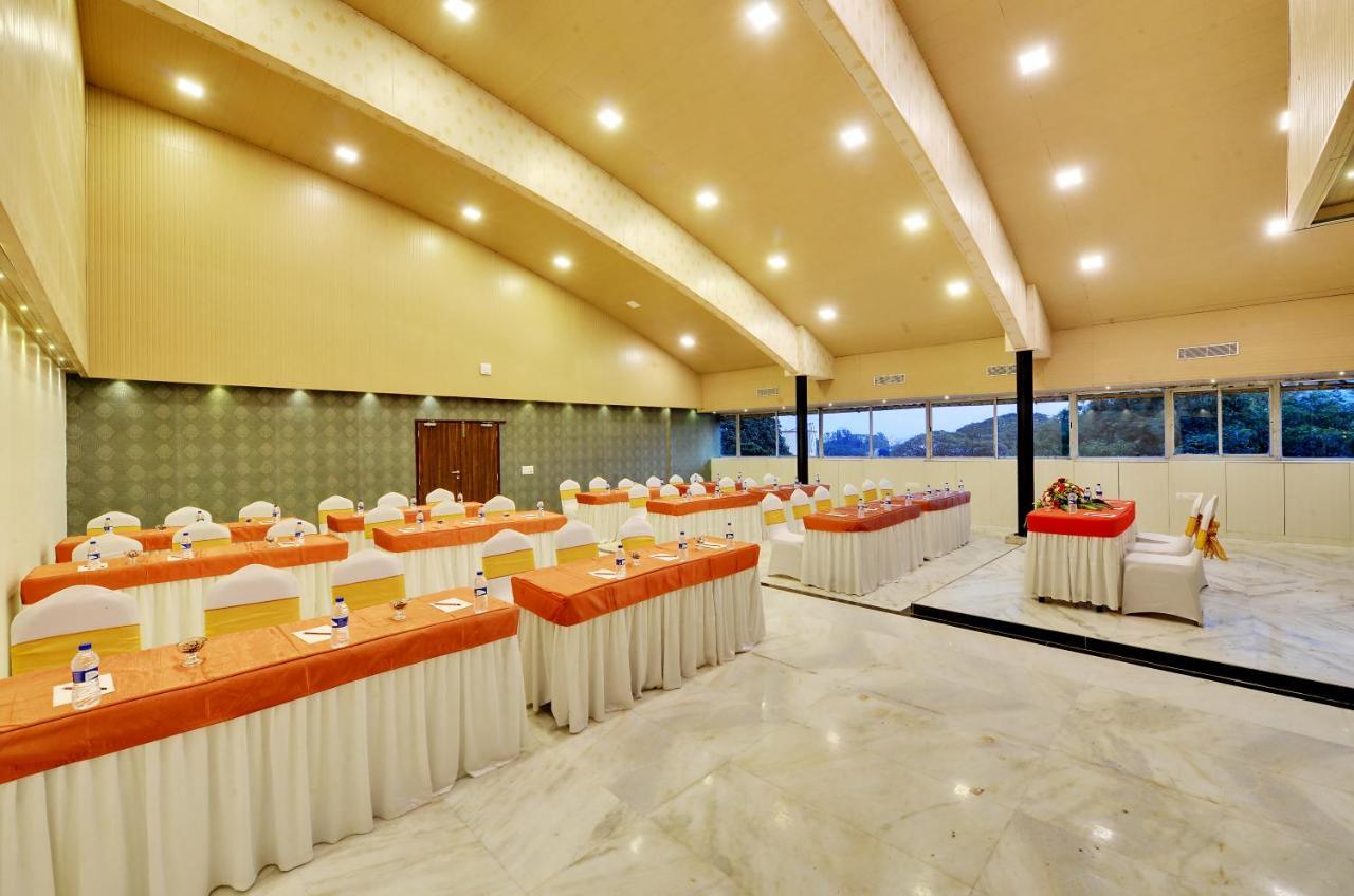 Manpho Bell Hotel & Convention Center Bengaluru Kültér fotó