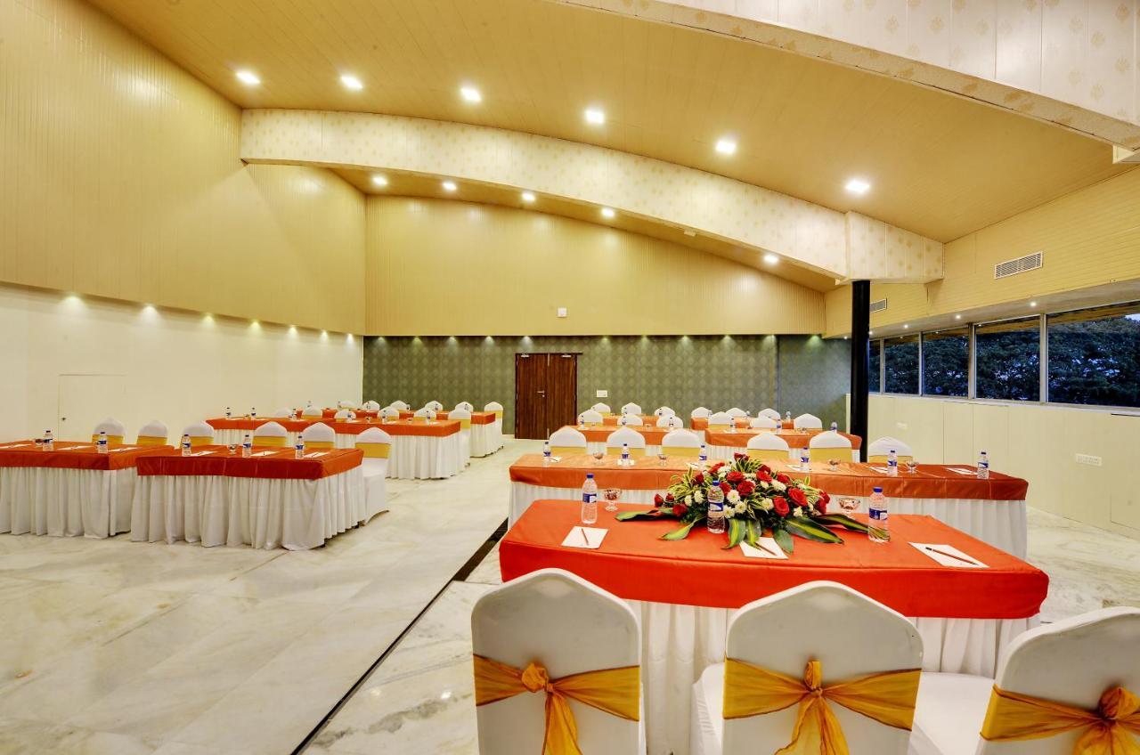 Manpho Bell Hotel & Convention Center Bengaluru Kültér fotó